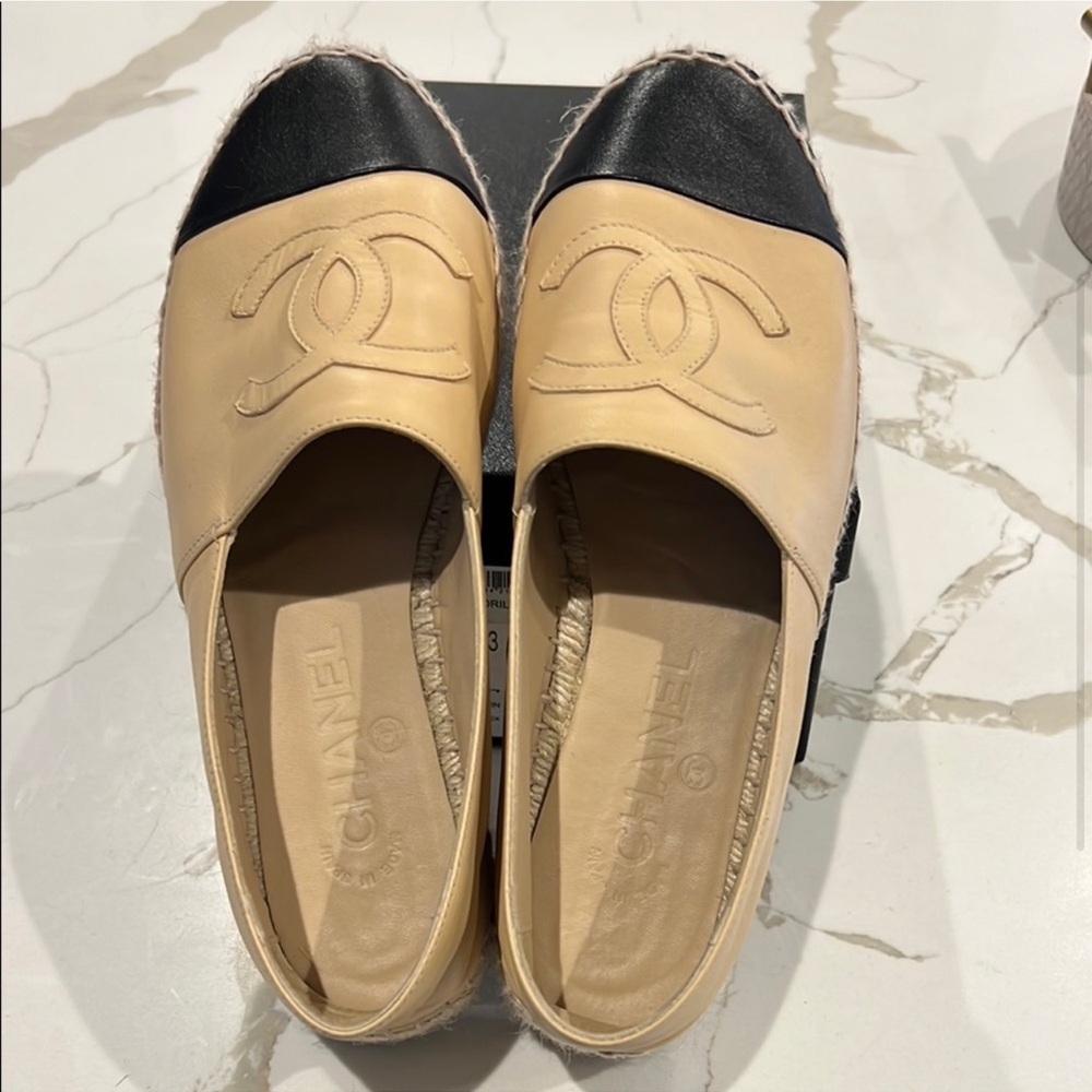 CHANEL lambskin Cream and Black Espadrille Shoes - Picture 8 of 10